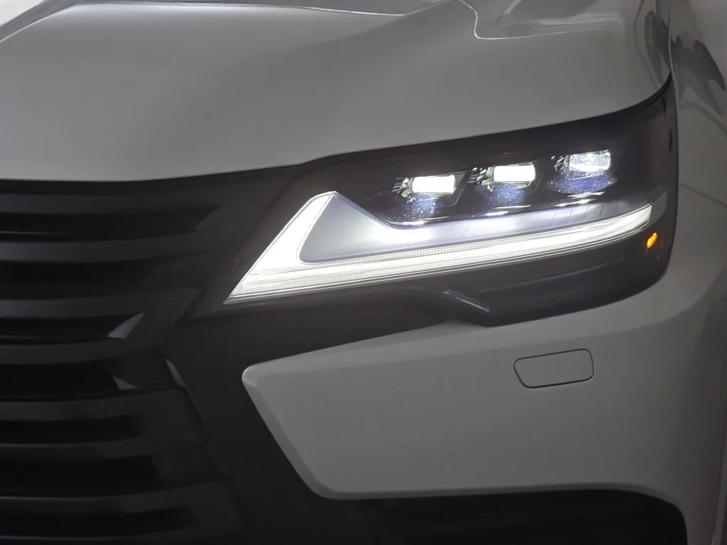 New 2026 Eminent White Pearl Lexus 700h Luxury image 29