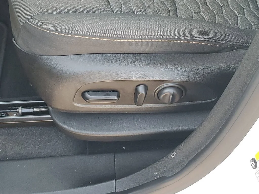 Used 2019 IRIDESCENT PEARL TRICOAT Chevrolet LT image 16