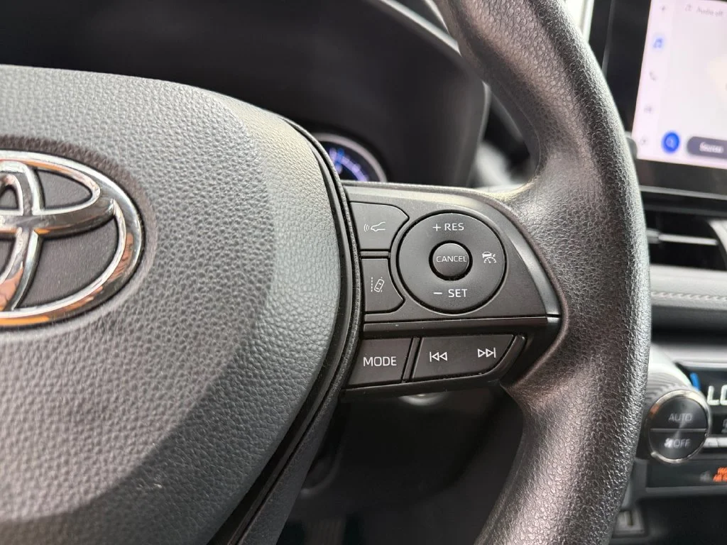 Used 2025 White Toyota XLE image 25