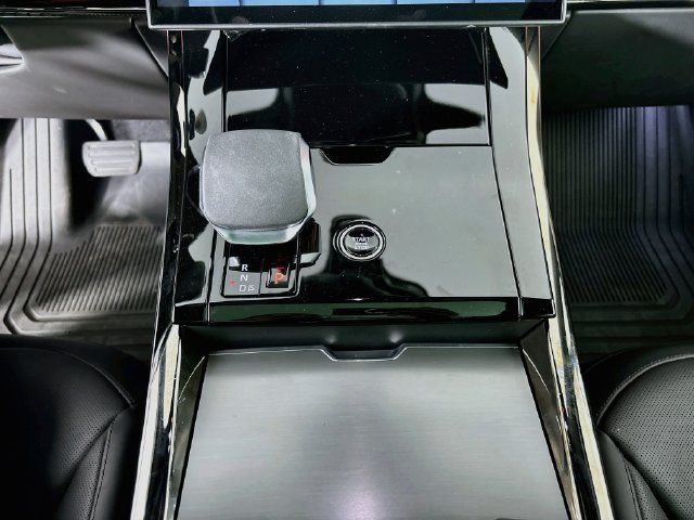 Used 2025 Red Land Rover SE image 18