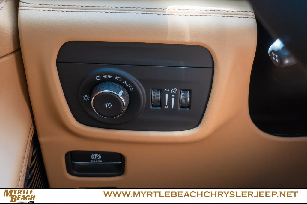 New 2026 Silver Zynith Exterior Paint Jeep Summit image 33