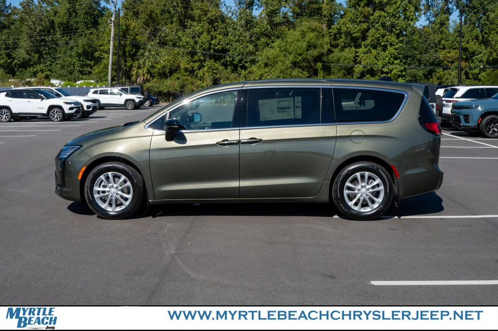 New 2027 Olive Green Pearl-Coat Paint Chrysler Select image 3