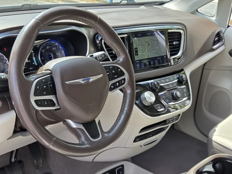 Used 2019 Bright White Clearcoat CHRYSLER TOURING L PLUS image 8