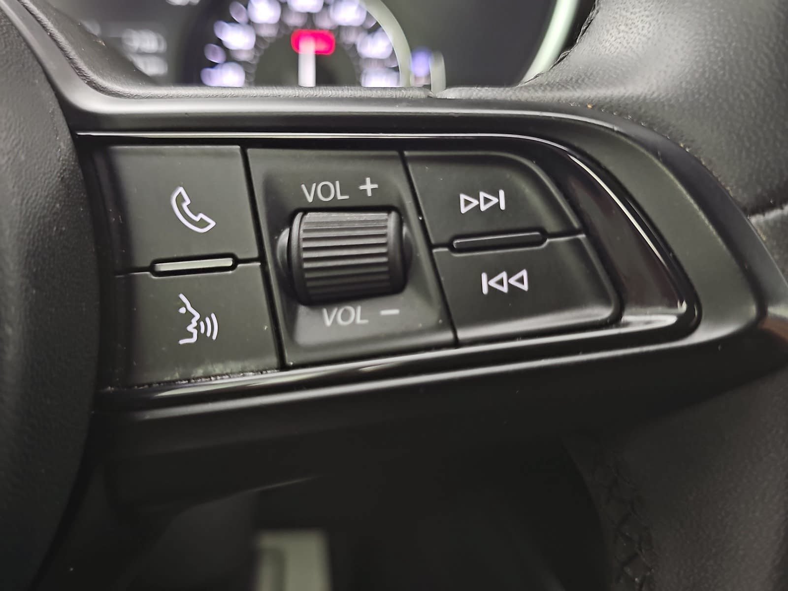 Used 2020 Black Alfa Romeo Base image 18