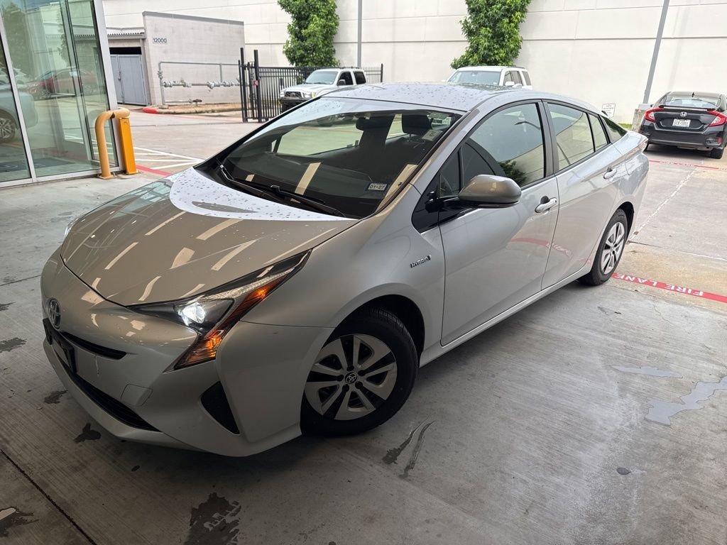 2016 Toyota Prius Three's photo