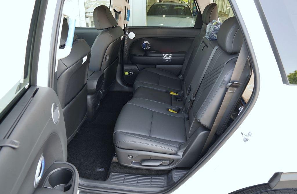 New 2026 Creamy White Pearl Hyundai SEL Premium image 26