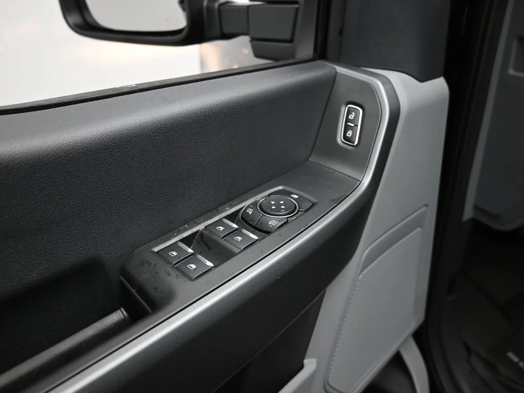 New 2026 Agate Black Metallic Ford XLT image 10