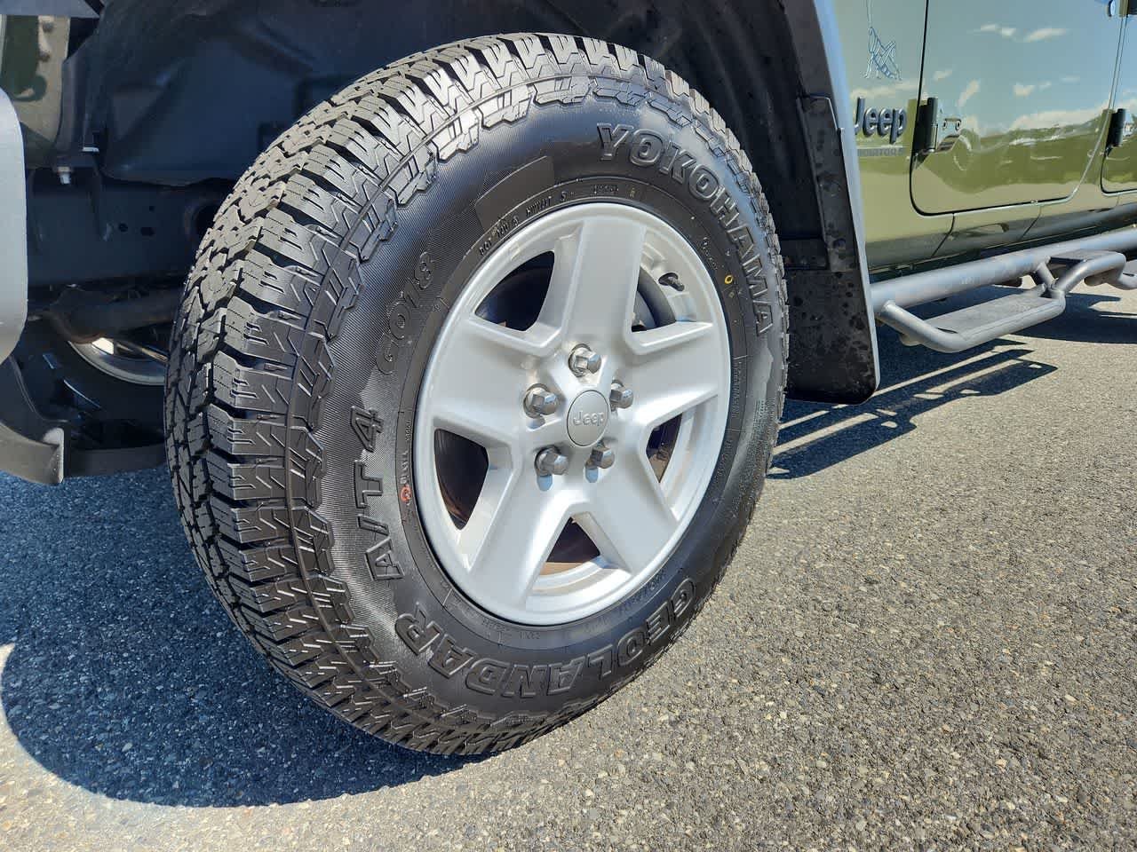 Used 2023 Sarge Green Clearcoat Jeep Sport S image 11