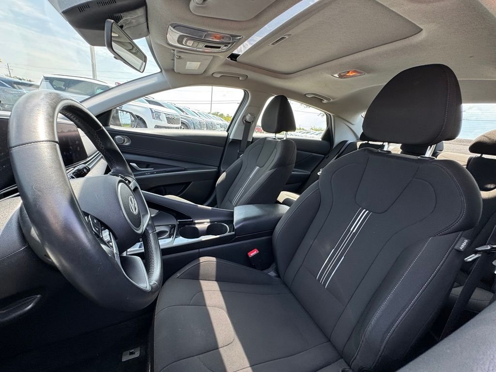 Used 2025 Gray Hyundai SEL Convenience image 9