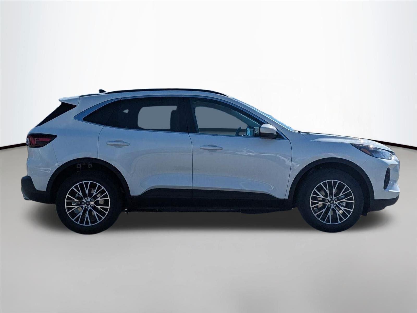 New 2025 Star White Metallic Tri-coat Ford Plug-in Hybrid image 5