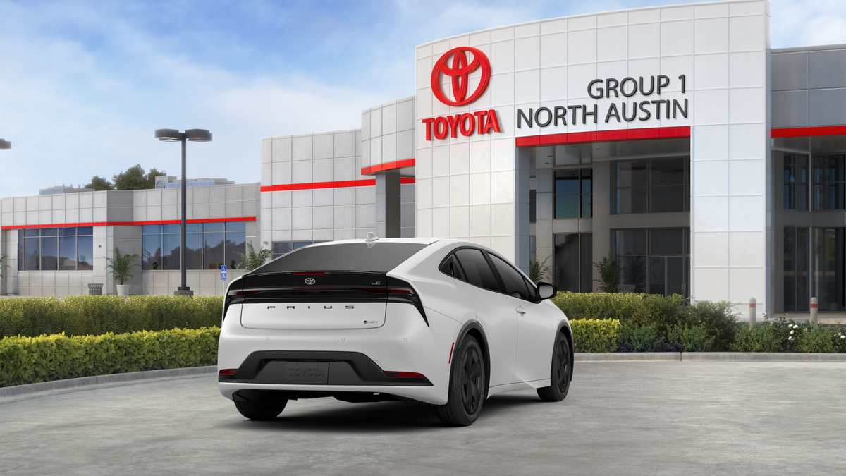 New 2025 Wind Chill Pearl Toyota LE image 9