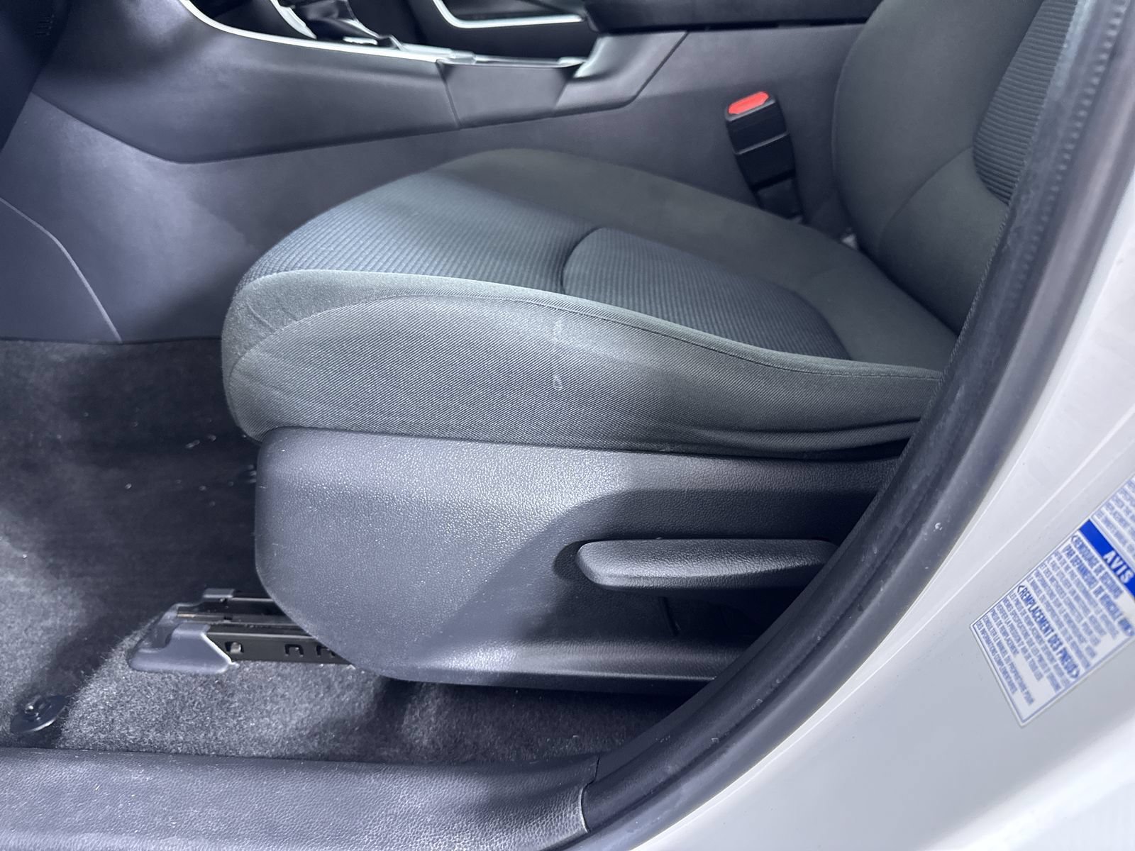 Used 2022 White Toyota Hybrid LE image 18