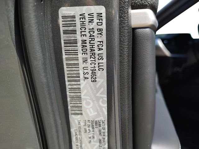 New 2026 Baltic Gray Metallic Clear-Coat Exterior Paint Jeep Altitude image 35