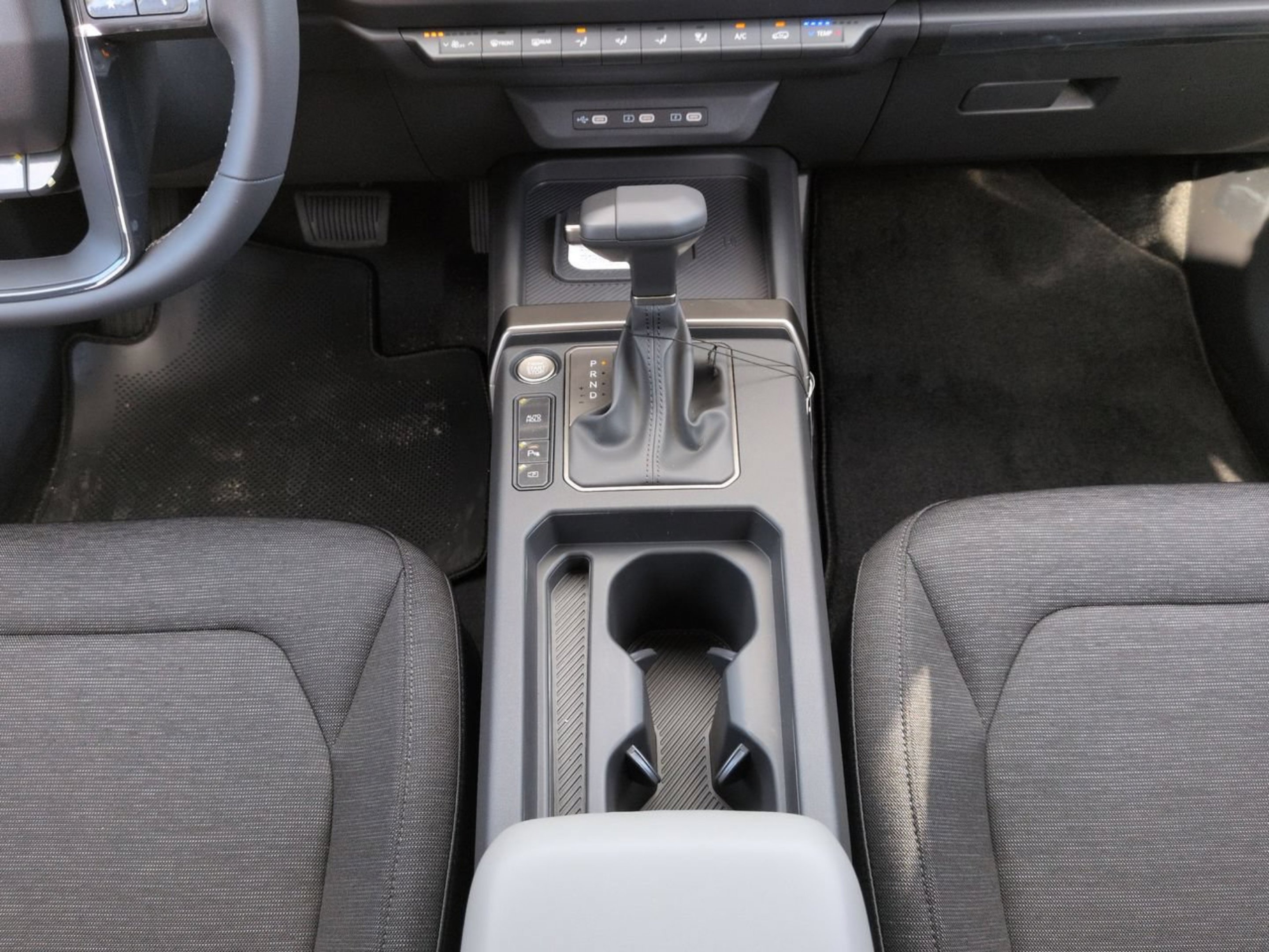 New 2027 Ivory Silver Kia S image 31