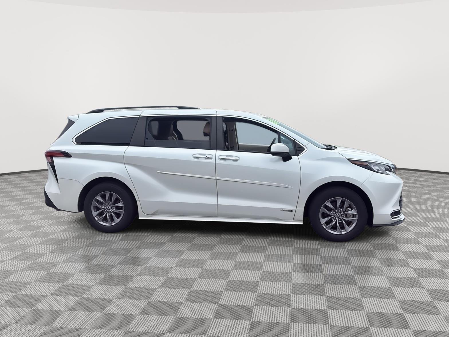 Used 2021 Blizzard Pearl Toyota XLE 7-Passenger image 8