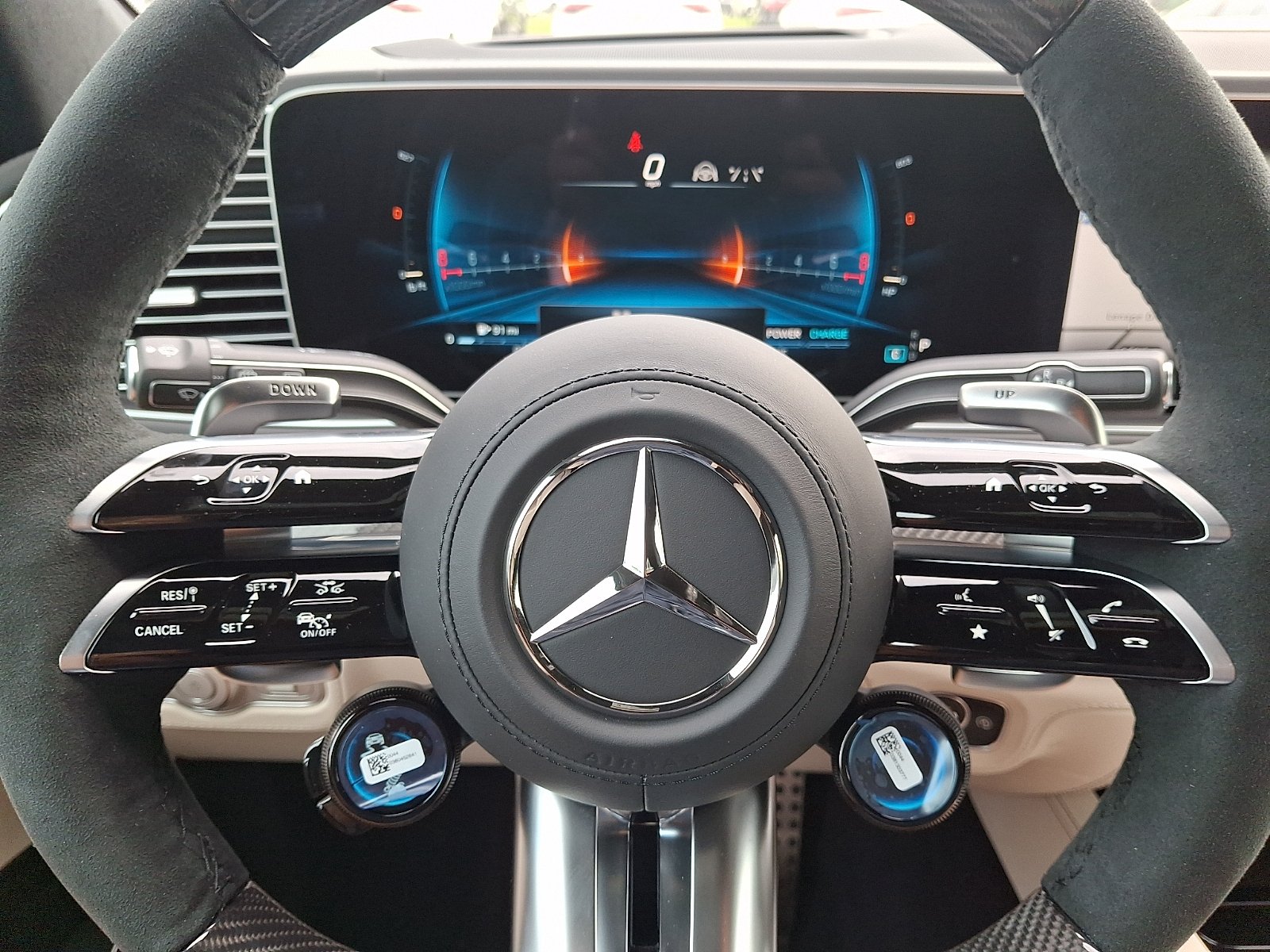 New 2026 MANUFAKTUR Moonlight White Metallic Mercedes-Benz AMG® GLS 63 4MATIC+ SUV image 15