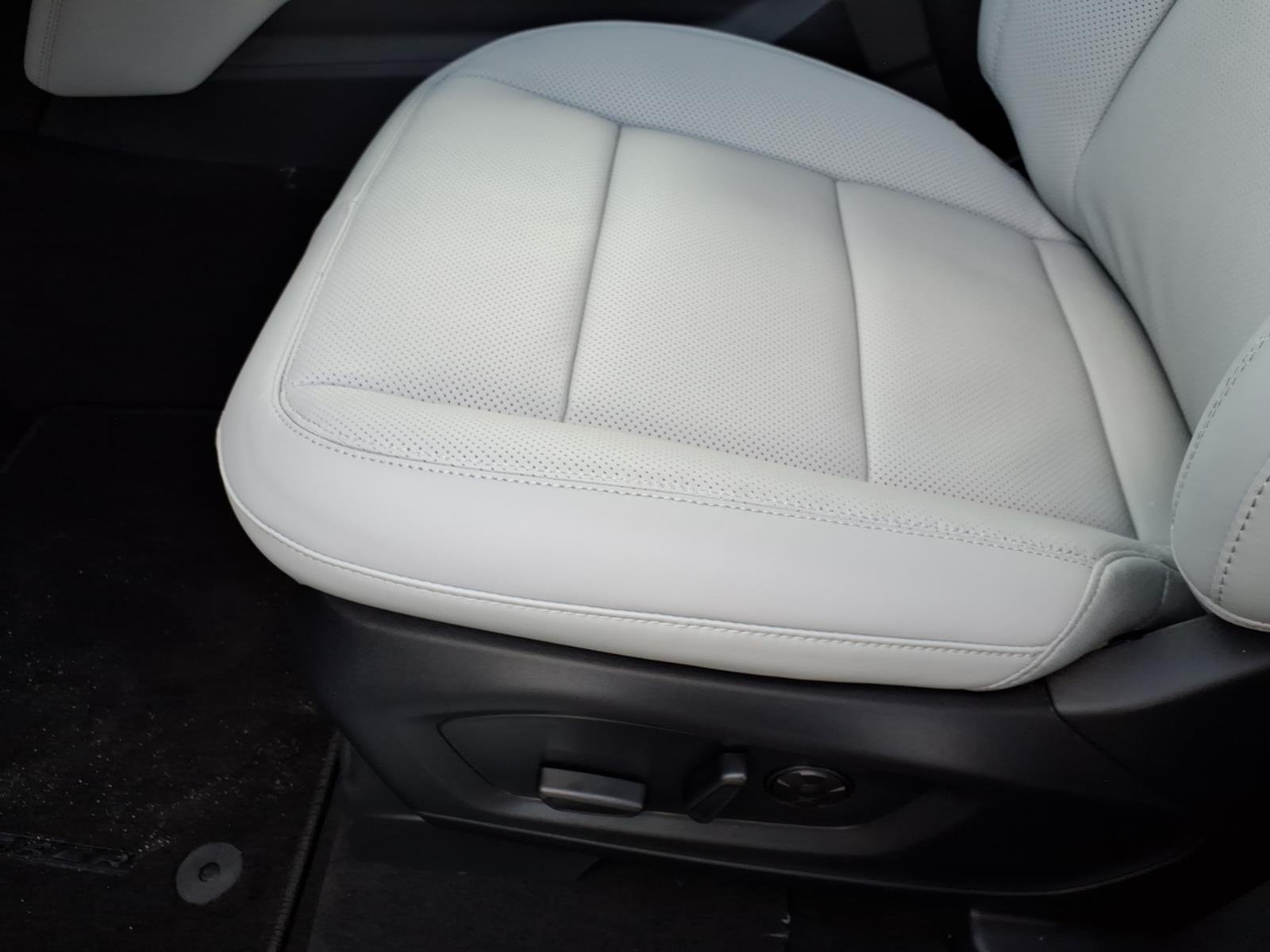 New 2026 Agate Black Metallic Ford Platinum™ image 18