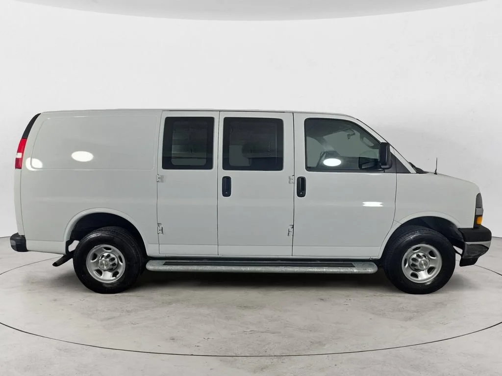 Used 2024 Summit White Chevrolet WT image 4