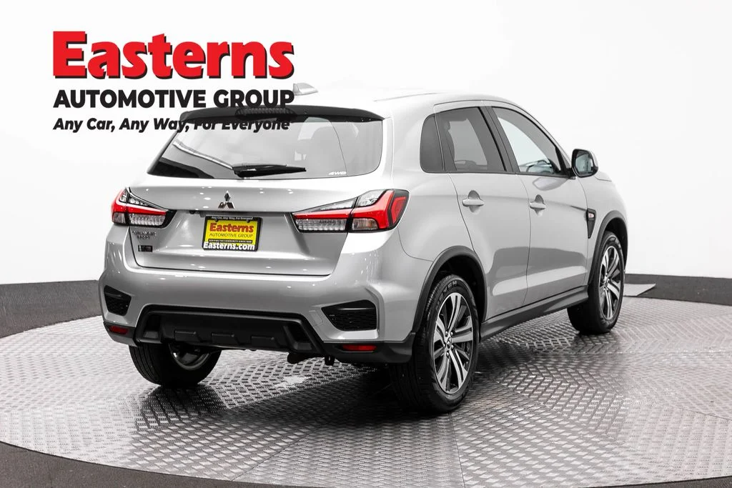 Used 2025 Silver Mitsubishi 2.0 SE image 5