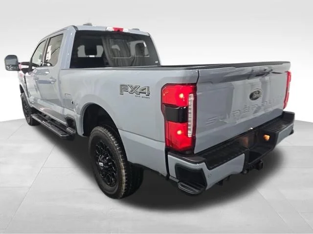 Used 2025  Ford Lariat image 5