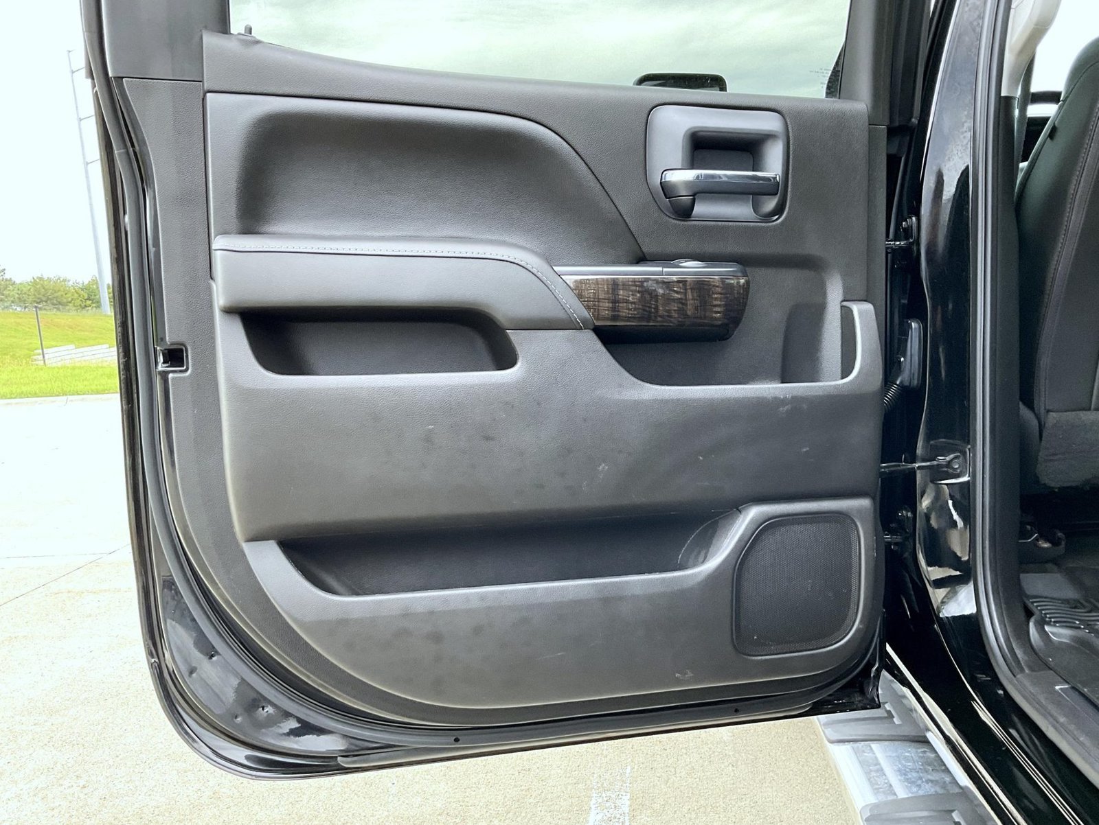 Used 2016 Black GMC Denali image 21