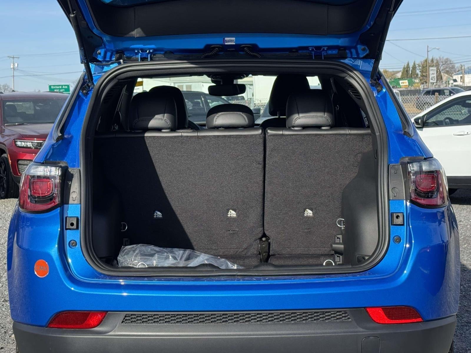 New 2026 Hydro Blue Pearlcoat Jeep Latitude Altitude image 18