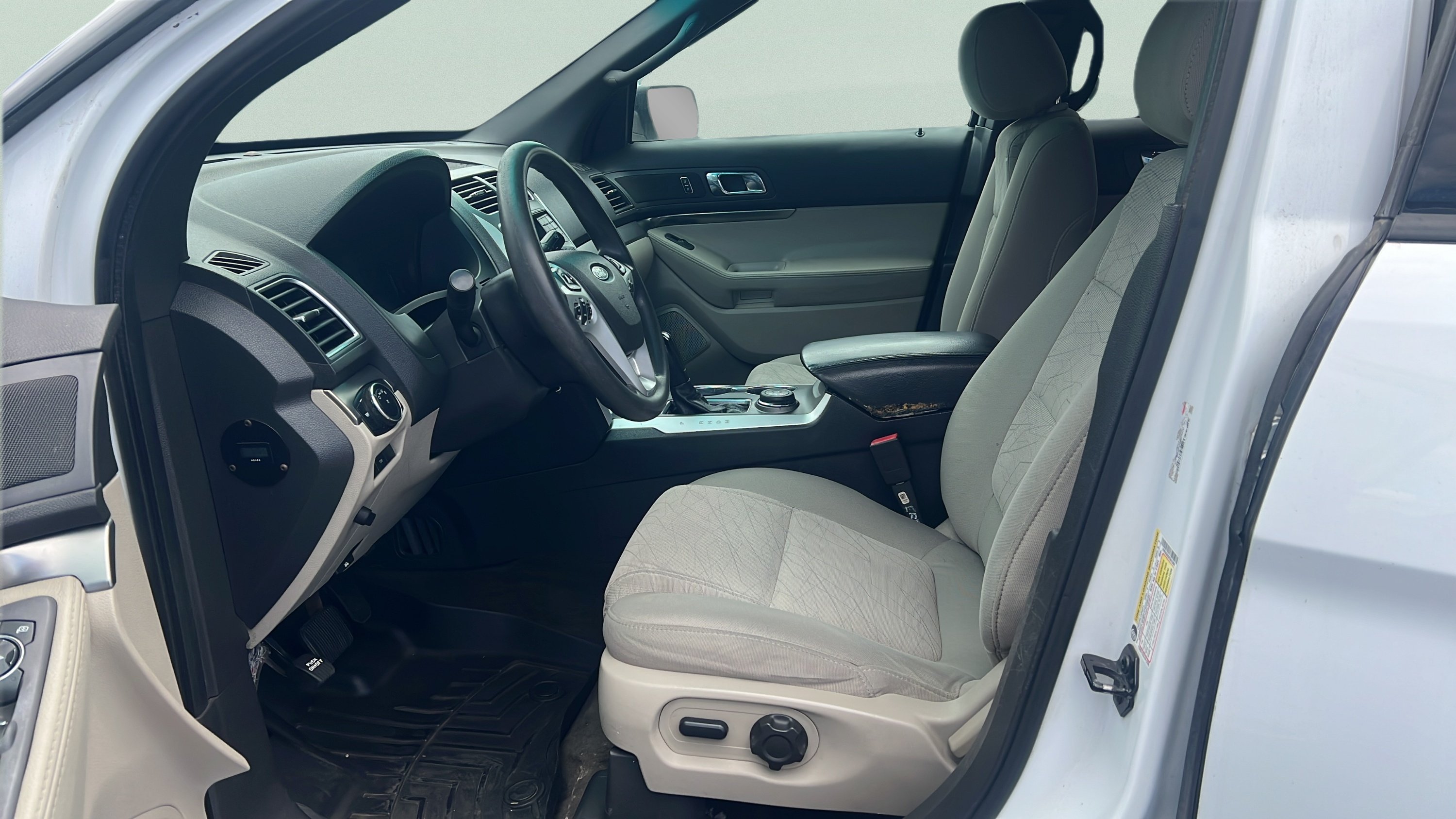 2015 Ford Explorer Base - Photo 10