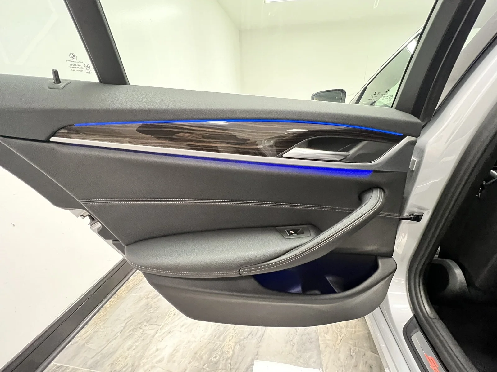 Used 2019 Glacier Silver Metallic BMW 530i xDrive image 32