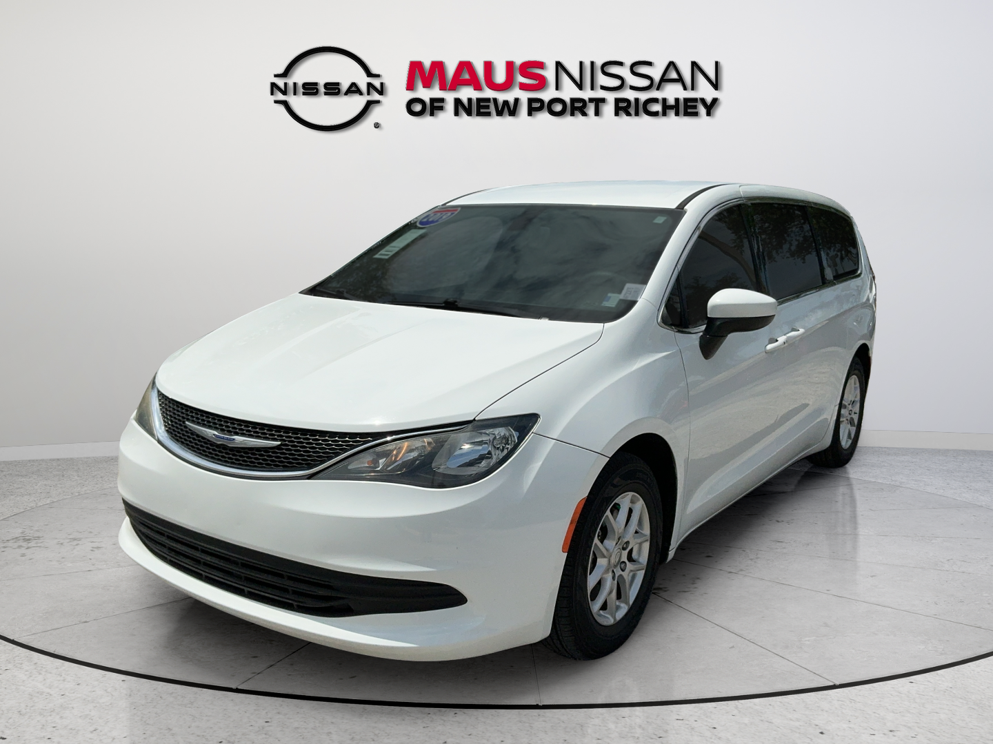 Used 2019 White Chrysler LX image 3