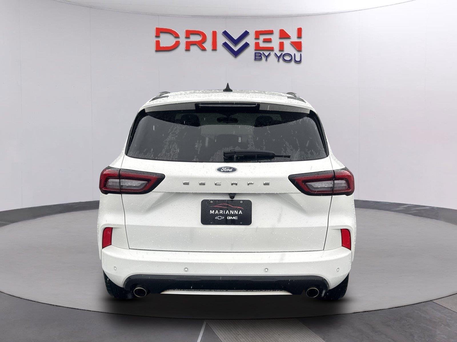Used 2023 Star White Metallic Tri-Coat Ford ST-Line image 4