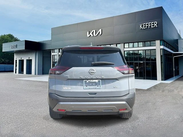 Used 2023 Gray Nissan SL image 7