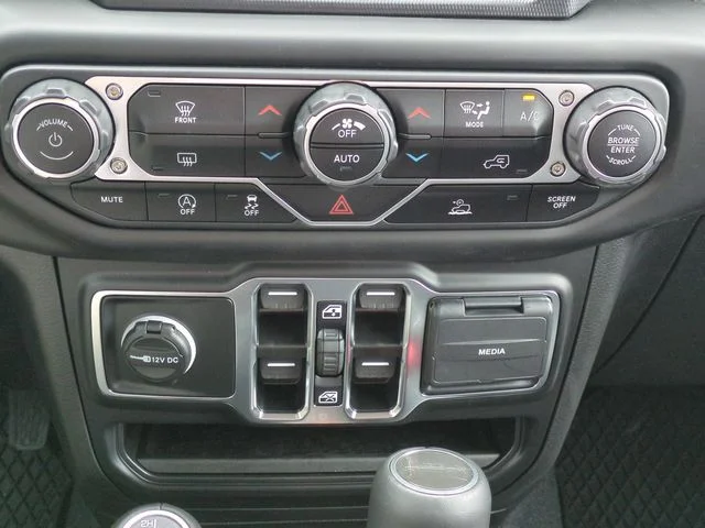 Used 2023 White Jeep Overland image 24