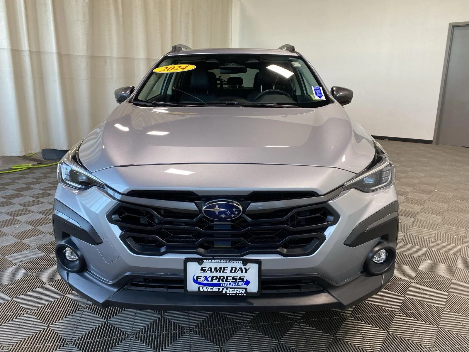 Used 2024 Ice Silver Metallic Subaru Limited image 4