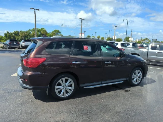 Used 2019 Brown Nissan SL image 5