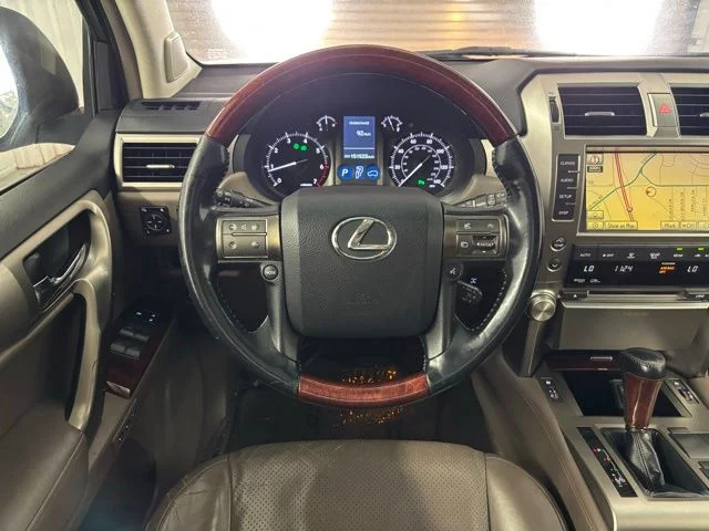 Used 2010 White Lexus 460 image 17