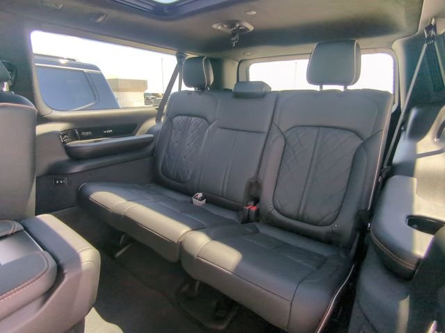 New 2026 Bright White Clear-Coat Exterior Paint Jeep Summit Reserve image 16