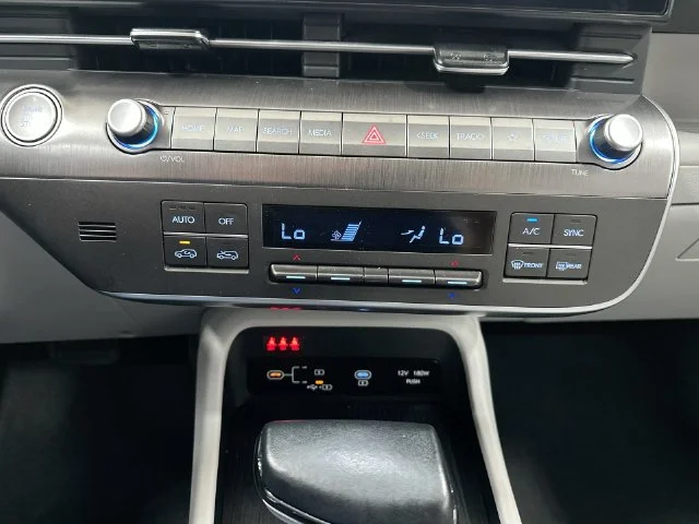 Used 2025 Cyber Gray Metallic Hyundai SEL image 24