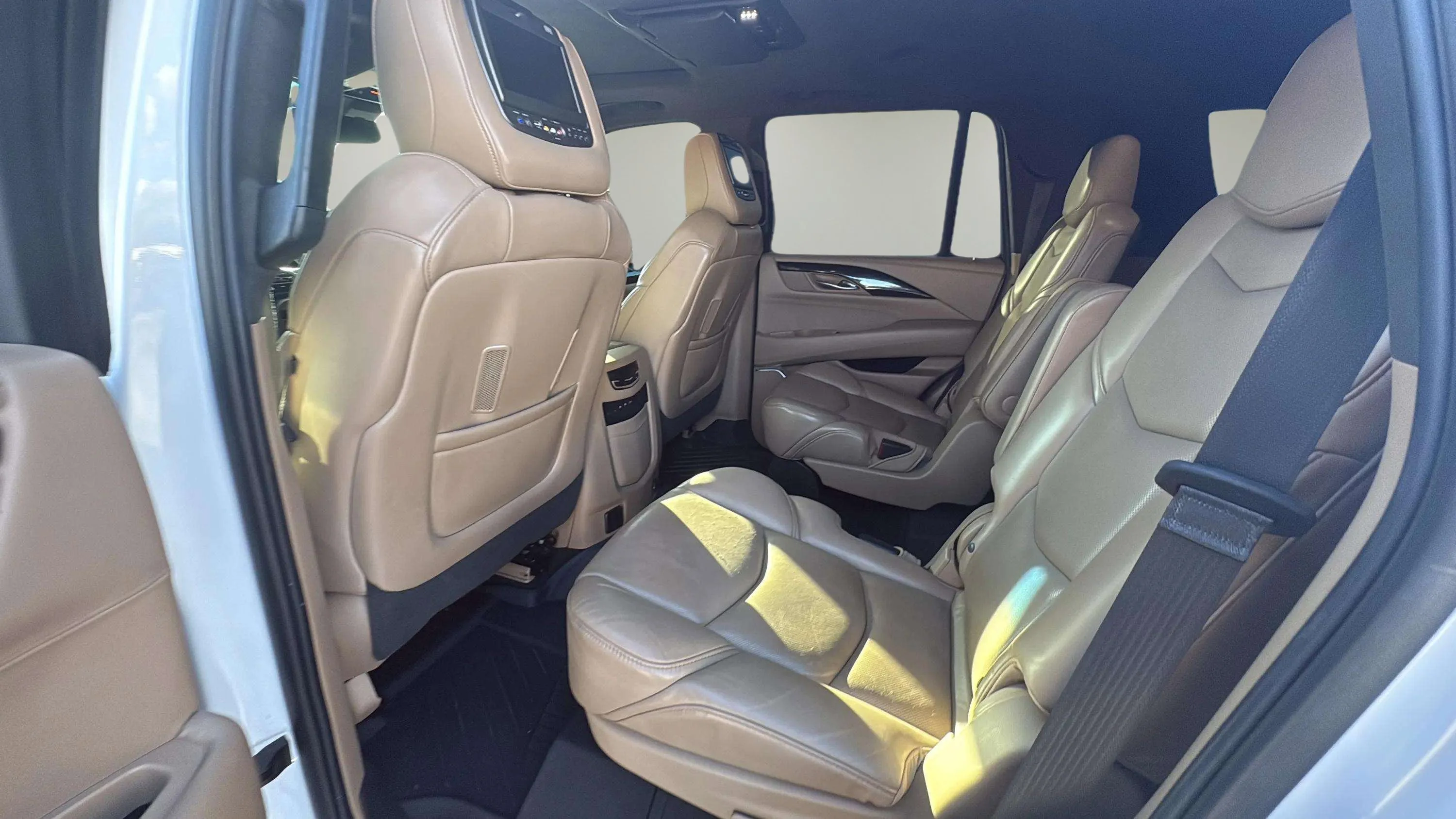 2019 Cadillac Escalade 2WD Platinum's photo