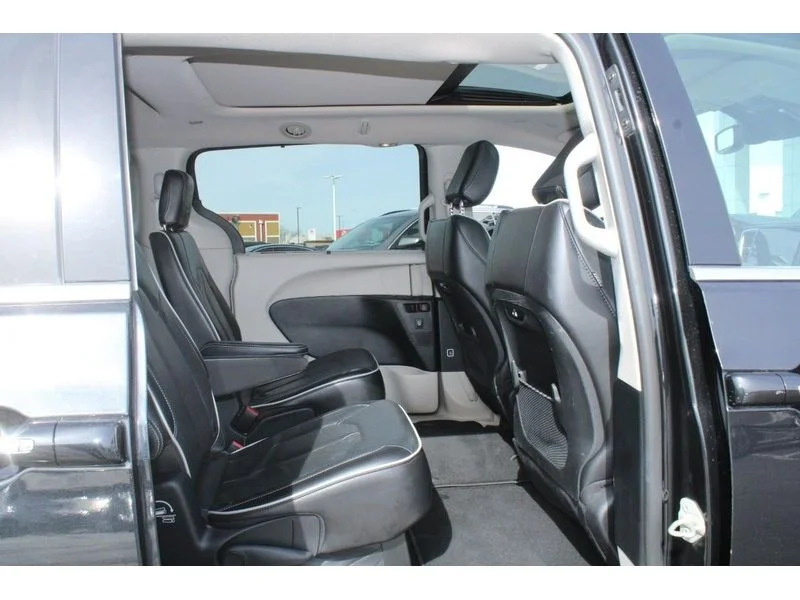 Used 2023 Brilliant Black Crystal Pearlcoat Chrysler Limited image 12