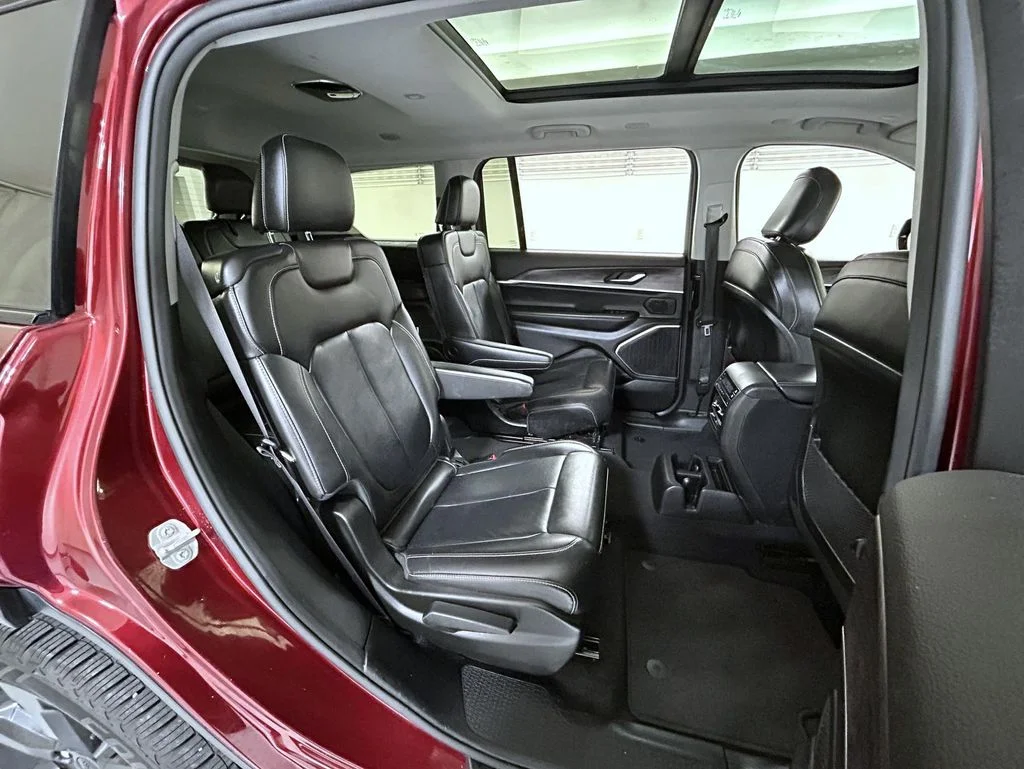 Used 2022 Red Jeep Limited image 18