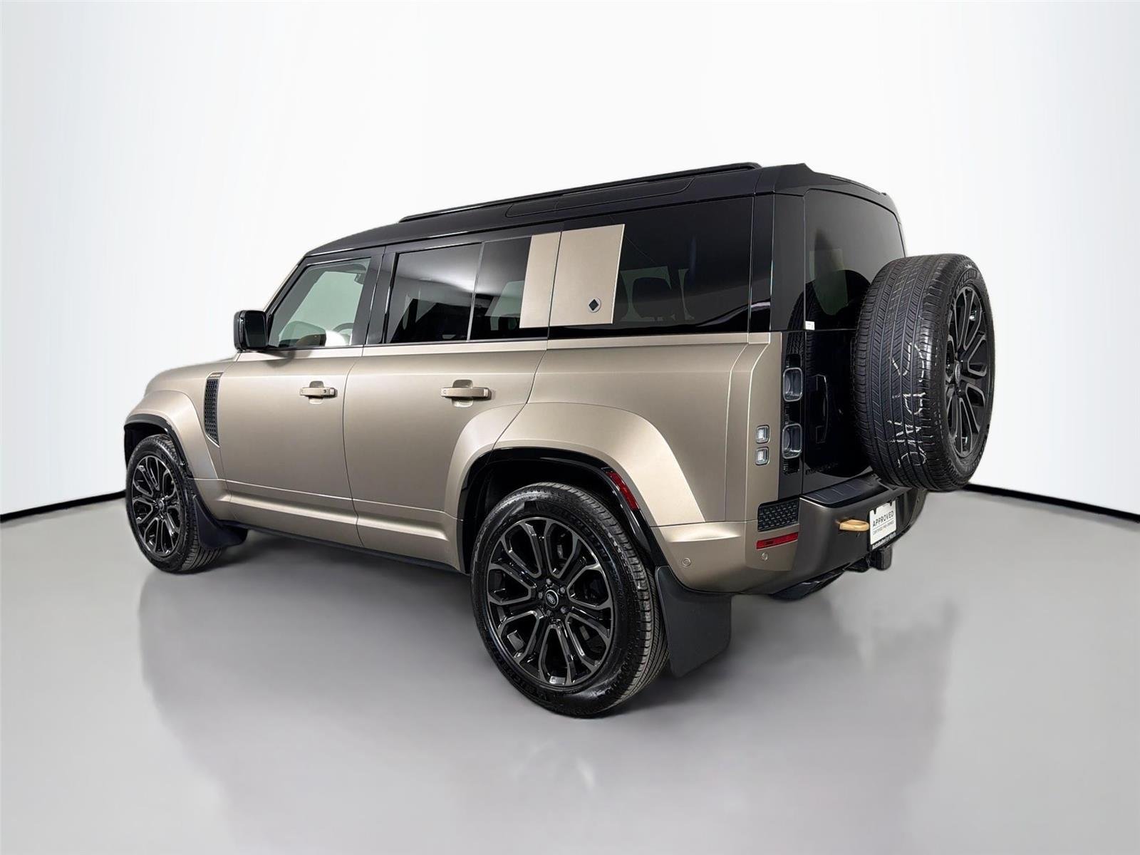 Certified Used 2025 Petra Copper Land Rover OCTA 635PS image 7