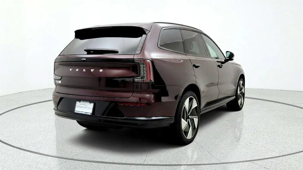 Used 2025 Mulberry Metallic Volvo Twin Motor Performance Ultra 6-Seater w/ Bowers & Wilkins Audio image 5