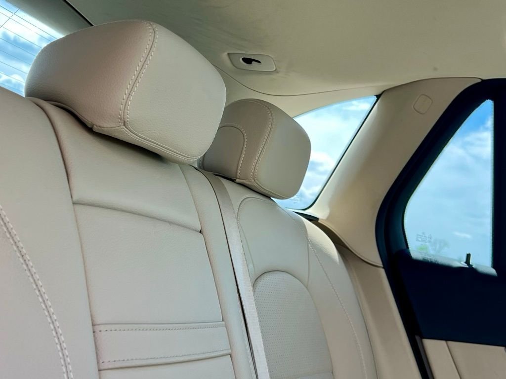 Certified Used 2022  Mercedes-Benz GLC 300 image 18