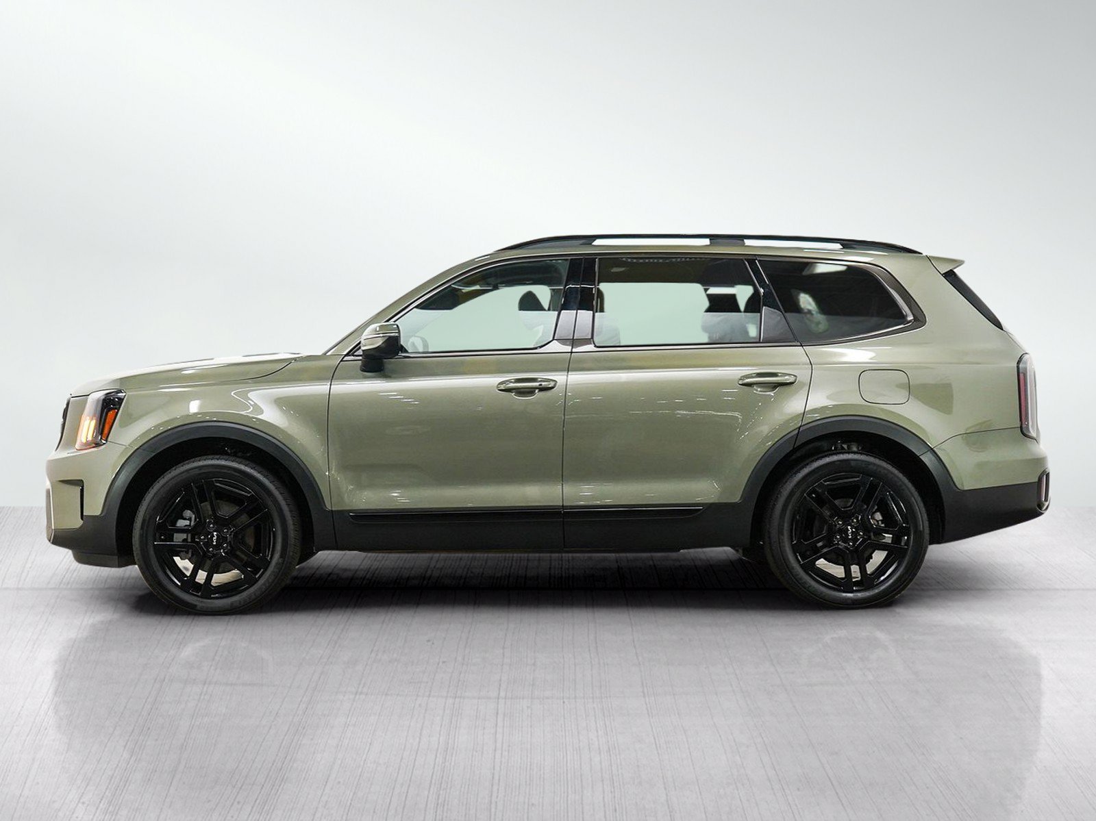 Used 2024 Kia Telluride EX X-Line with VIN 5XYP3DGC5RG523339 for sale in Minneapolis, Minnesota