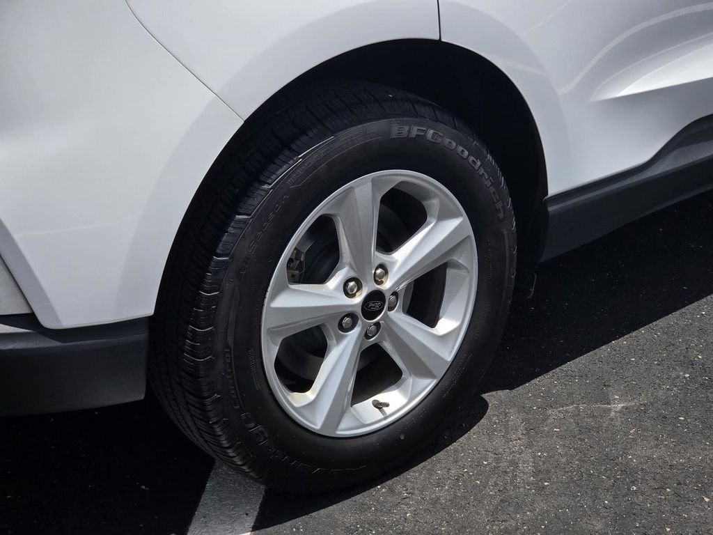Used 2023 Oxford White Ford SE image 50