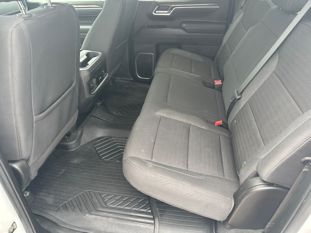 Used 2025 White Chevrolet LT image 15