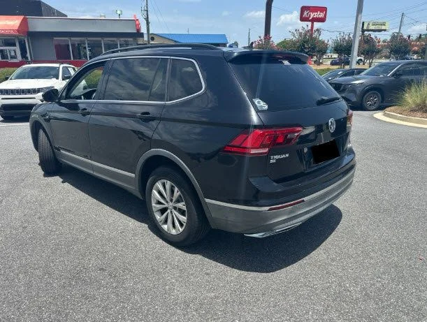 Used 2018 Deep Black Pearl Effect Volkswagen 2.0T SE image 4