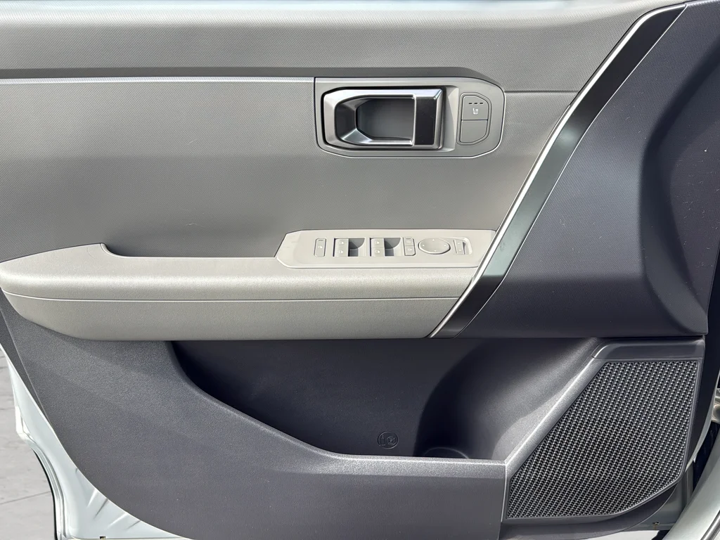 New 2027 Ivory Silver Kia LX image 25