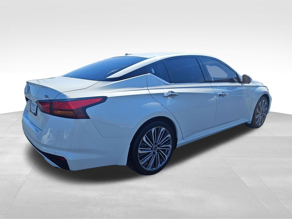 Used 2025 White Nissan 2.5 SL image 5