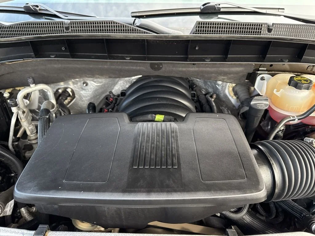 Used 2024 Summit White GMC Elevation image 33
